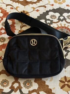 Lululemon Velour Quilted Everywhere Belt Bag - Excellent Condition